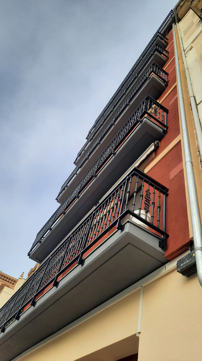 rehabilitación de fachada en gipuzkoa, detalle de la fachada